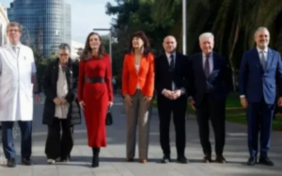 queen-letizia-dries-van-noten-red-dress-2