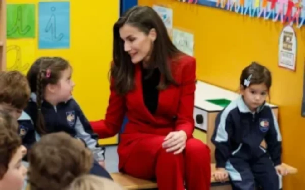 queen-letizia-hugo-boss-red-suit-5