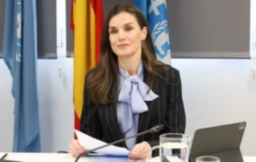queen-letizia-kocani-blazer-suit-5