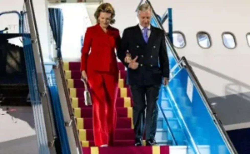 queen-mathilde-natan-red-suit-vietnam-2