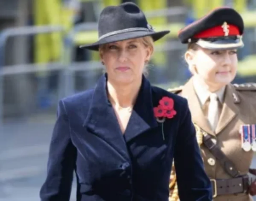 duchess-of-edinburgh-suzannah-velvet-coat-4