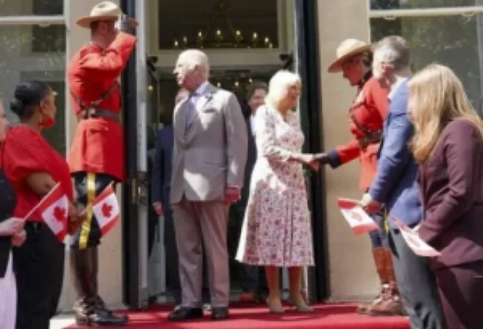 Queen-Camilla-Fiona-Clare-floral-print-crepe-silk-dress-6