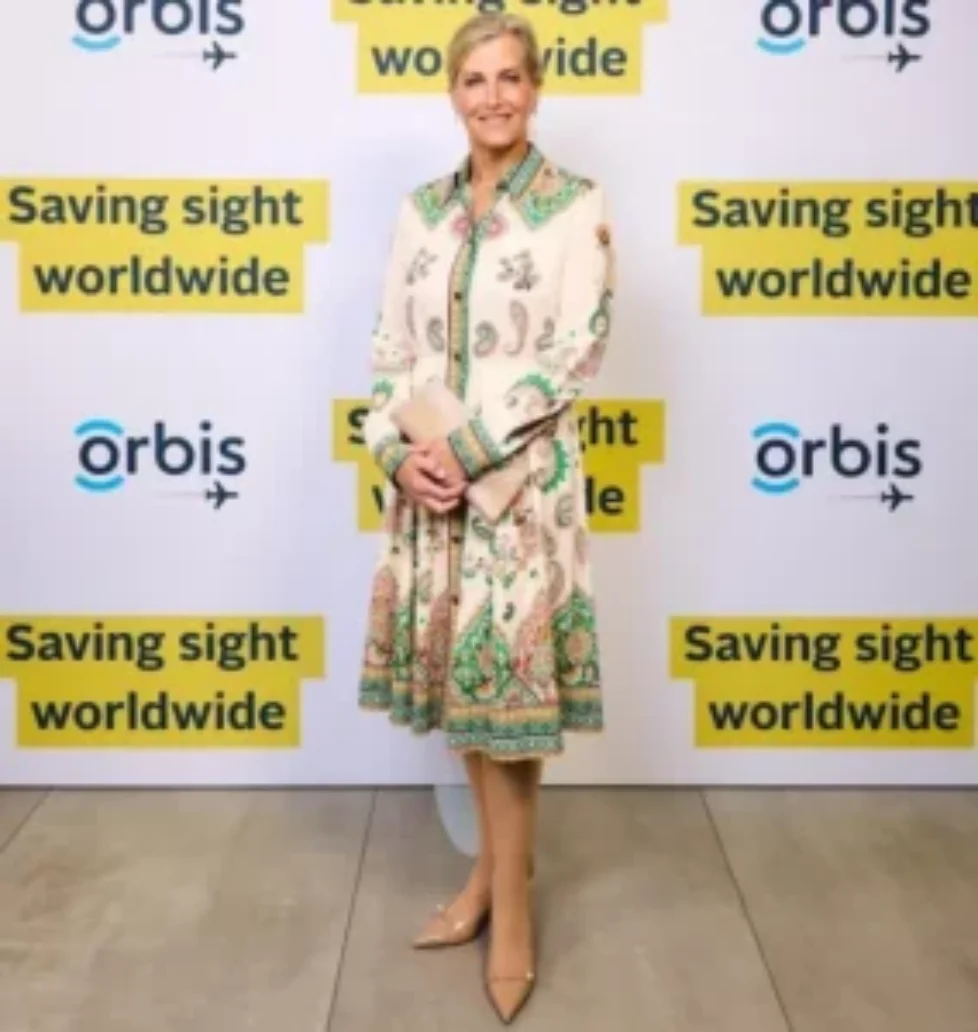 duchess-of-edinburgh-etro-dress-thory-pale-pink-blazer-3