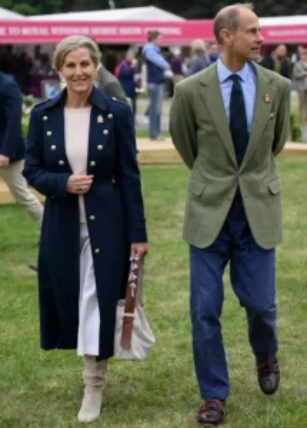 duchess-of-edinburgh-latham-&-taylor-windsor-trench-navy-6