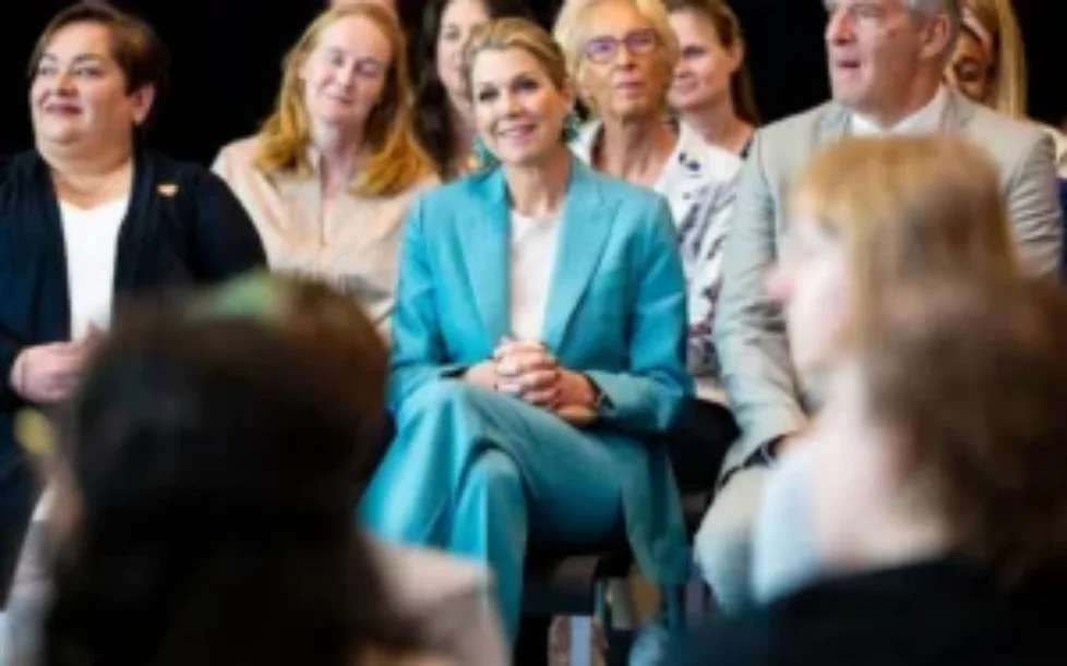 queen-maxima-max-mara-turquoise-suit-4