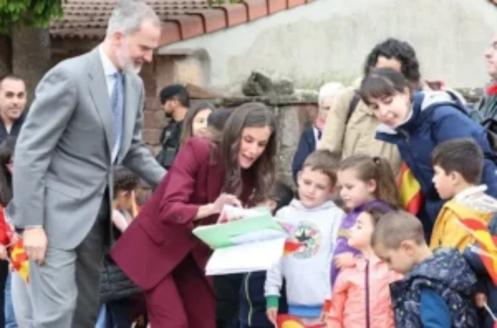 queen-letizia-bleis-madrid-suit-5