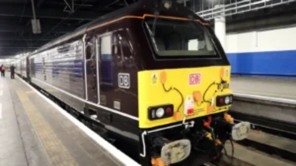 Train-royal-2105060