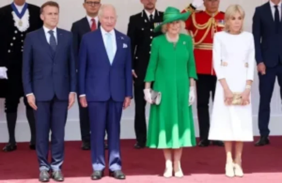 macron-welcomed-princess-of-wales-6