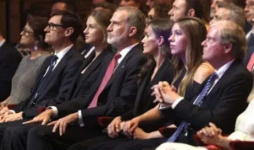 princess-leonor-bleis-madrid-blazer-queen-letizia-mango-blazer-3