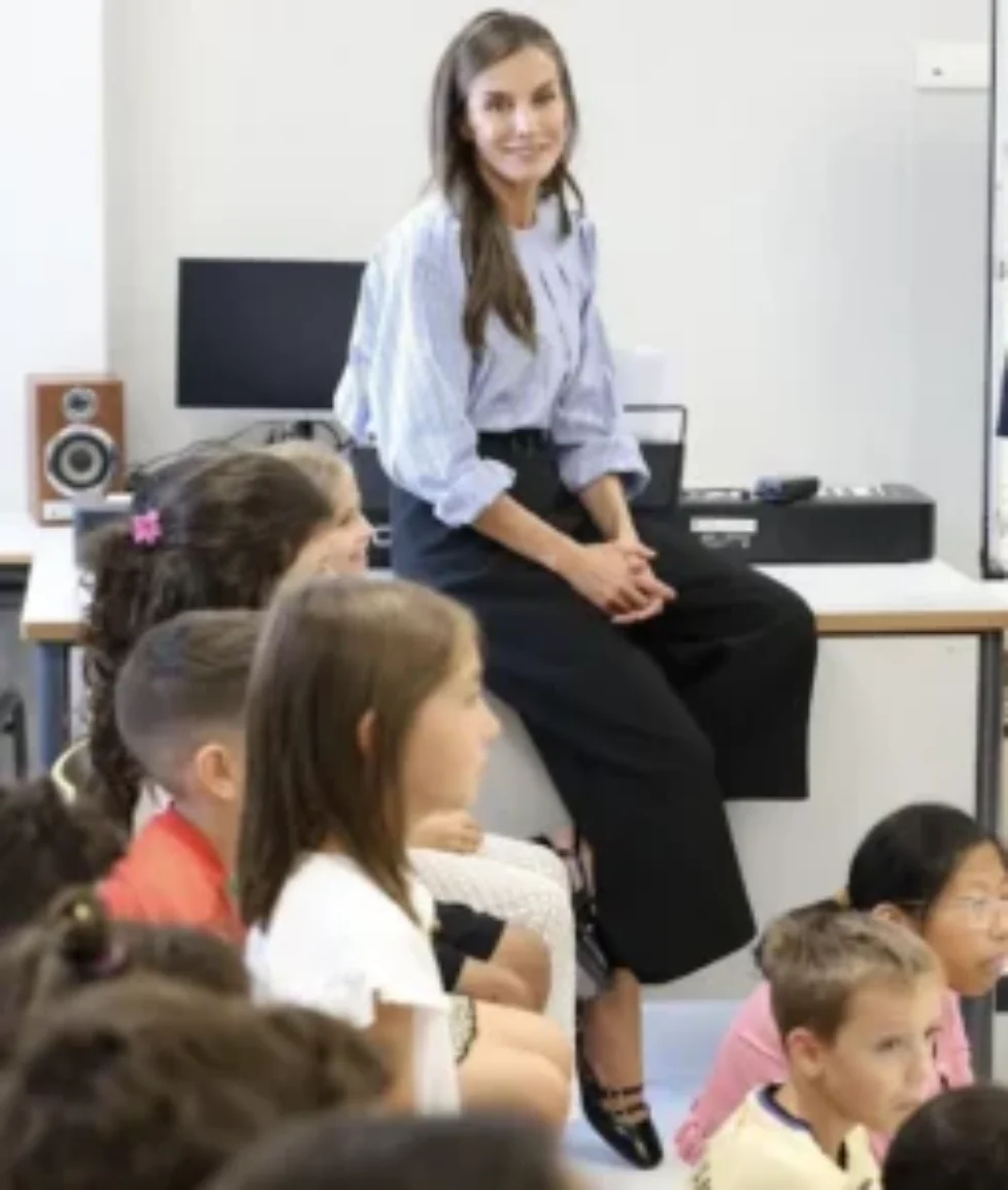 queen-letizia-adolfo-dominguez-stripe-shirt-6