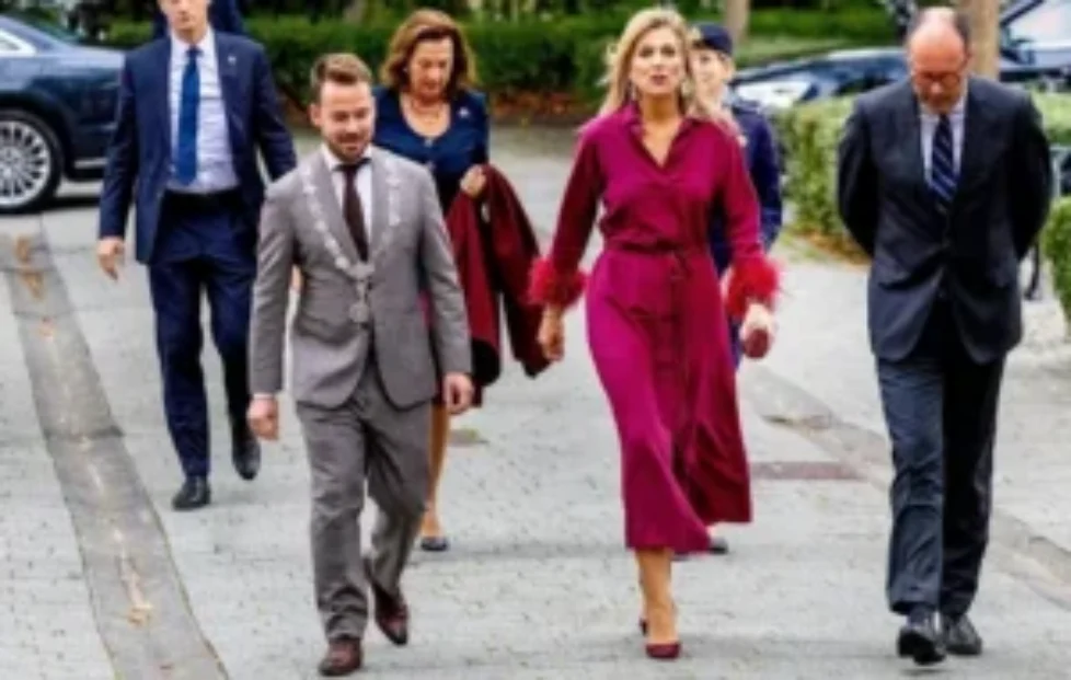 queen-maxima-natan-red-shirt-dress-2