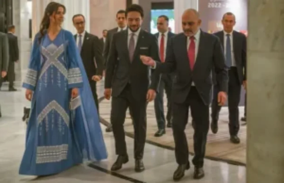 prince-hussein-princess-rajwa-eman-al-ahmed-gown-2
