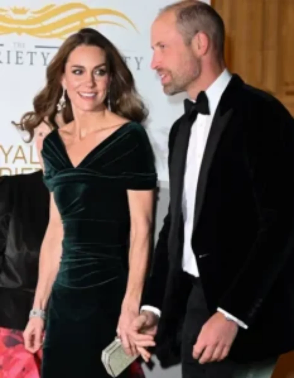 princess-of-wales-talbot-runhof-bobonne-green-velvet-gown-5