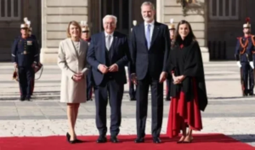 queen-letizia-2nd-skin-co-dress-3