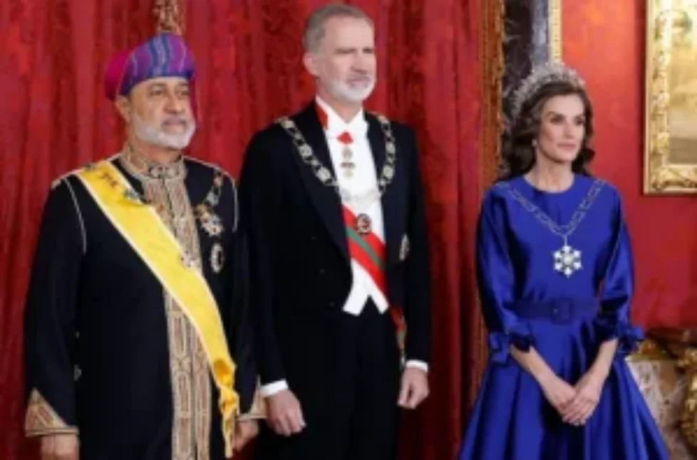 queen-letizia-2nd-skin-co-suraia-dress-cartier-loop-tiara-3