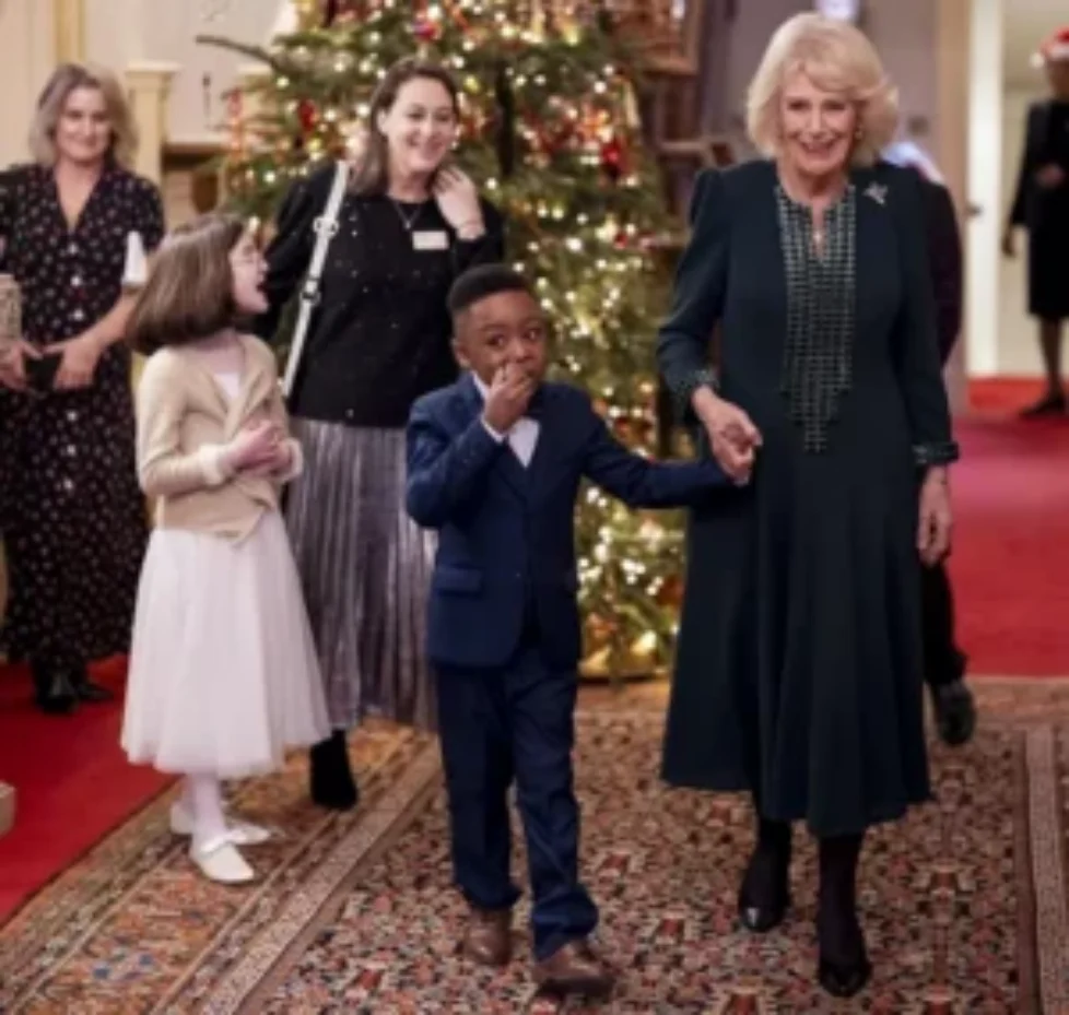 queen-camilla-christmas-3