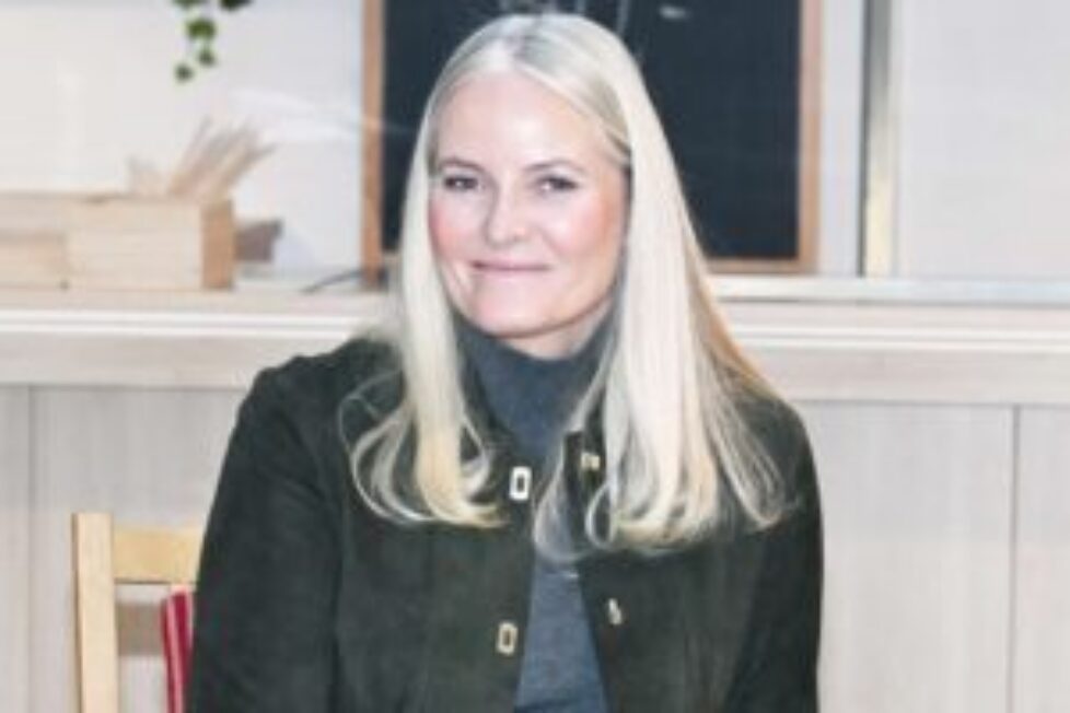 Norwegian-Crown-Princess-Mette-Marit-visits-Langerudhjemmet-121925-3536eaed892047f8a6af97dc32162d42