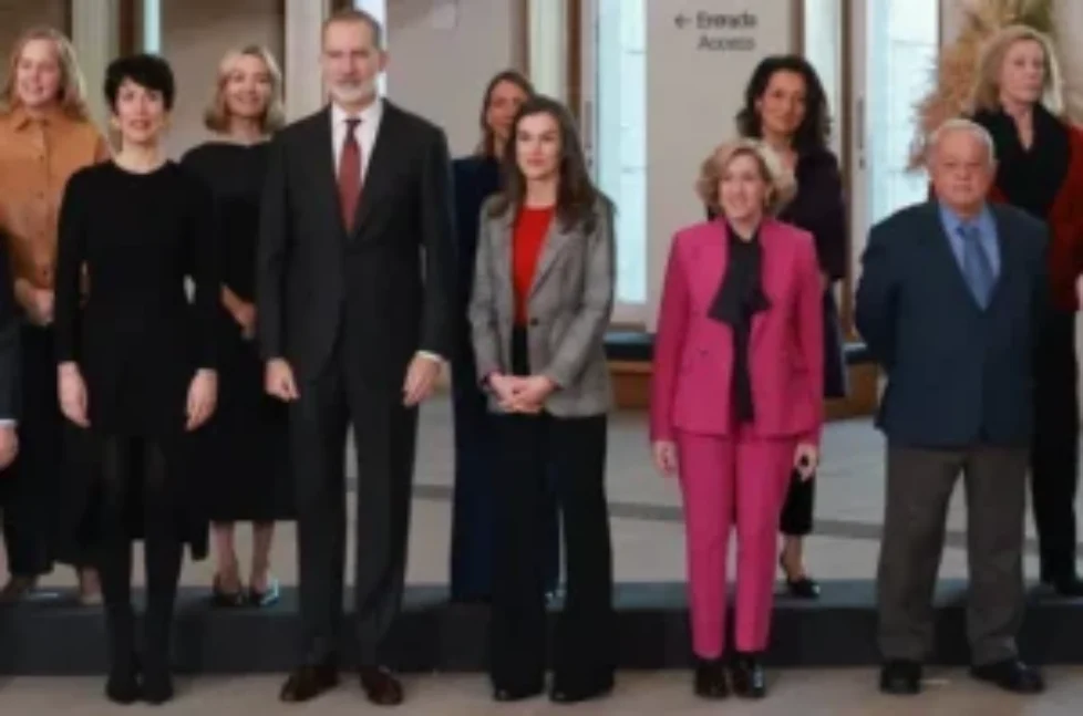 queen-letizia-carolina-herrera-jacket-3