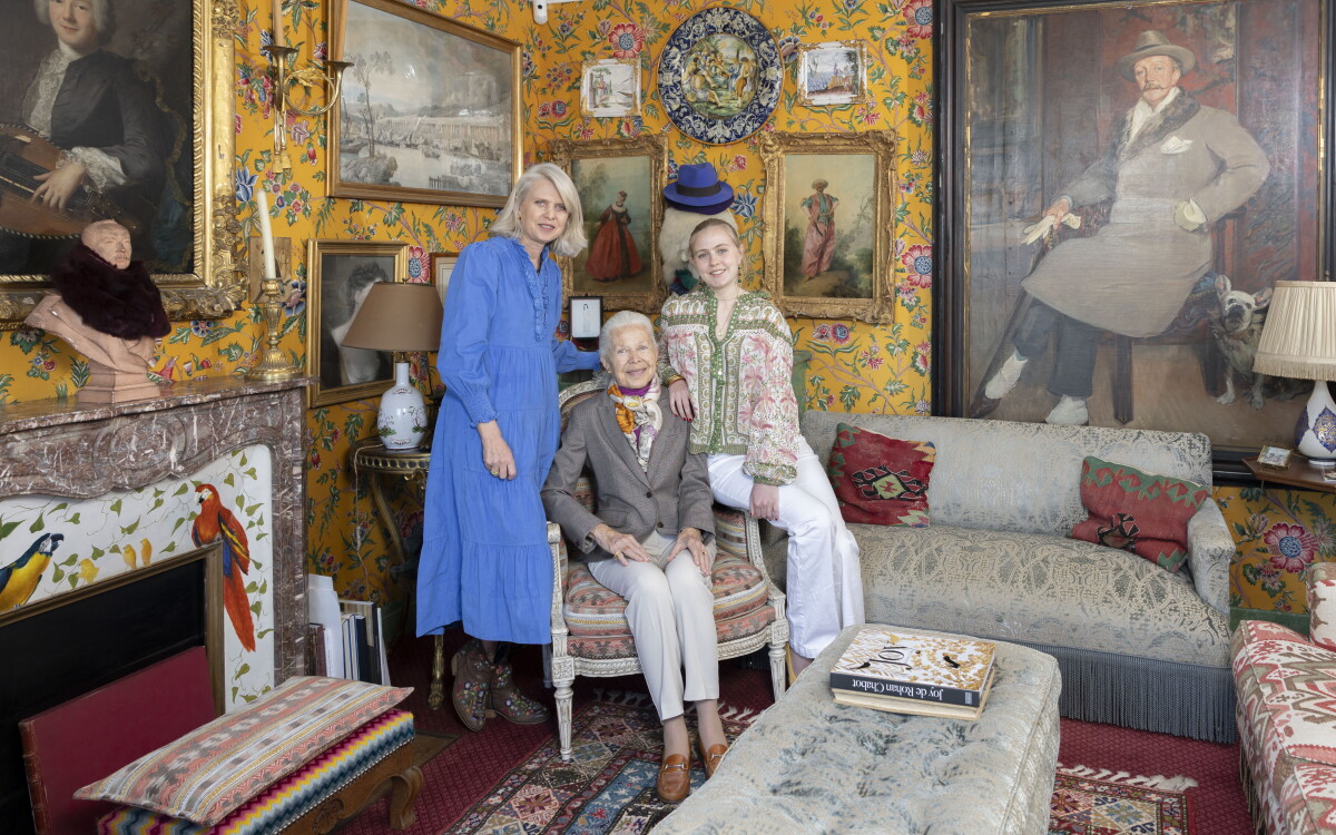 Exclusif - RDV avec Victoire de Noailles , sa mère la princesse Diane d'Orléans (Vicomtesse de Noailles) et sa grand-mère Gersende d'Orléans (Duchesse d'Orléans) pour le Bal 2026
