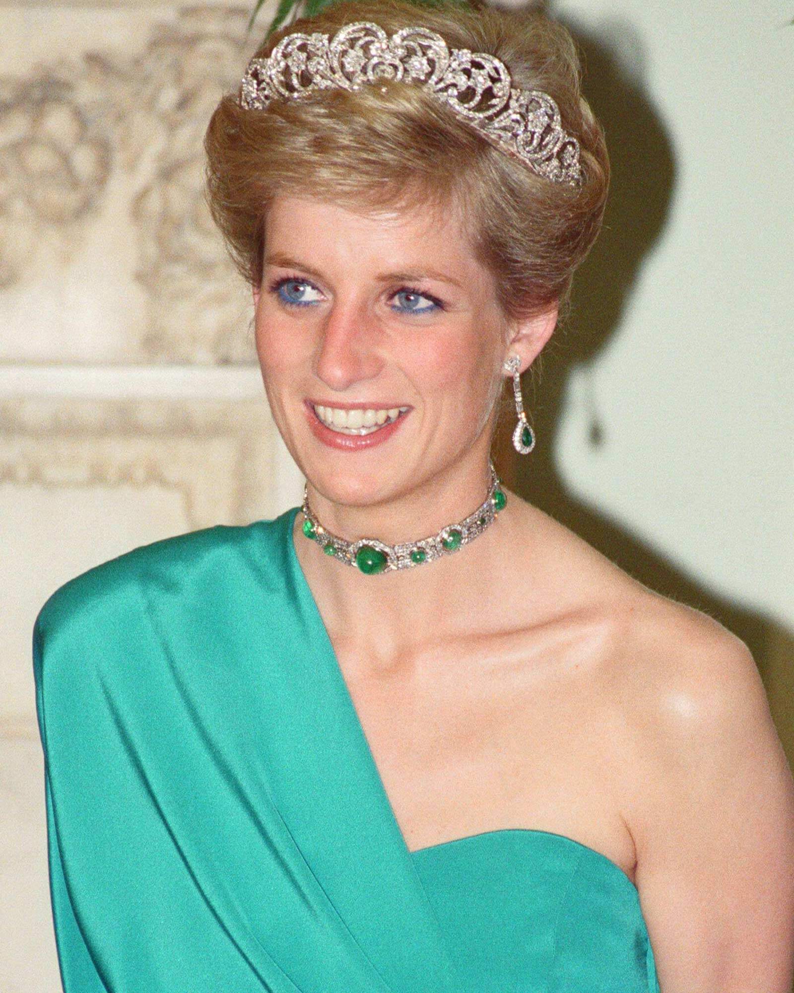 HRH-The-Princess-of-Wales-Princess-Diana-attends-a-banquet-at-Mansion-House-wearing-the-Spencer-Tiara-made-by-Garrard