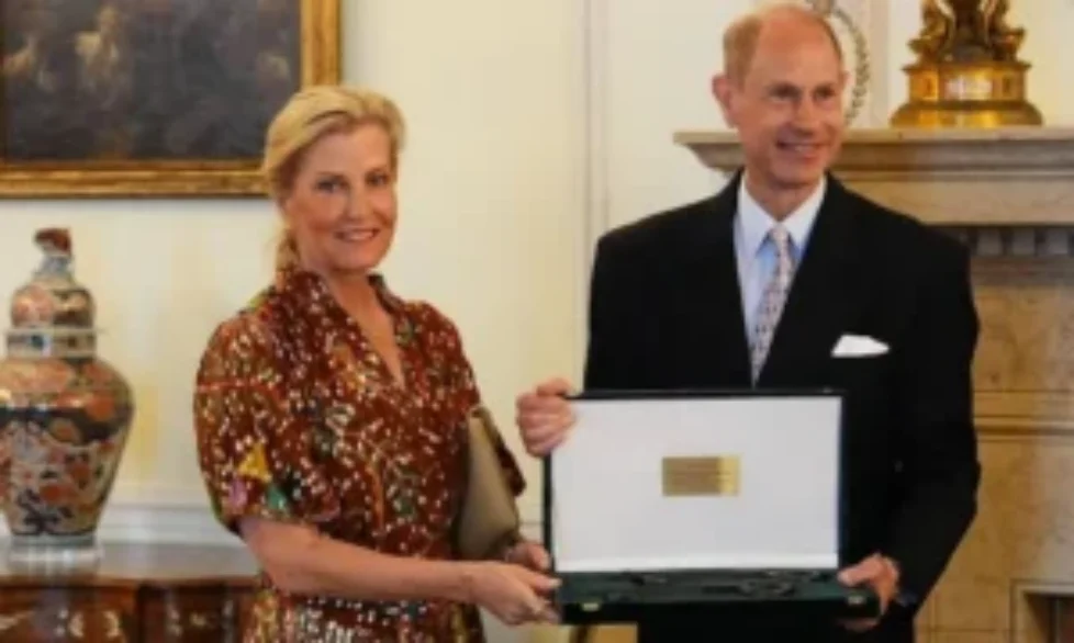 duchess-of-edinburgh-soler-dress-4