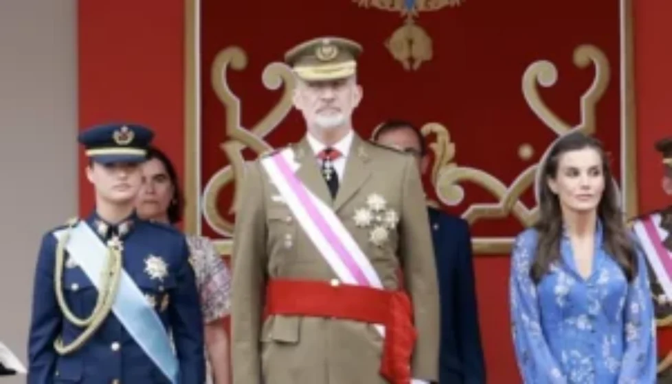 queen-letizia-juan-vidal-dress-4