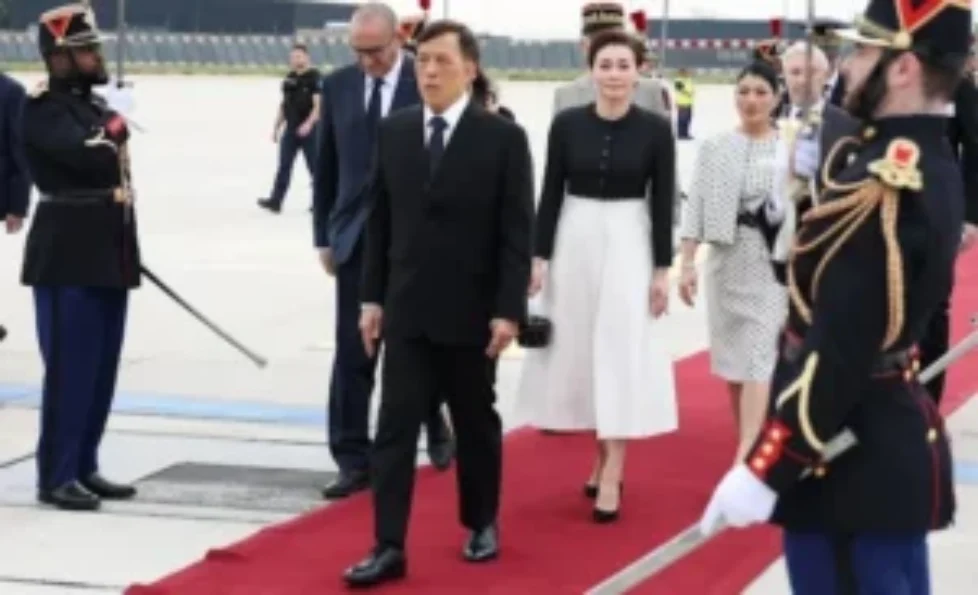 queen-suthida-princess-sirivannavari-france-5