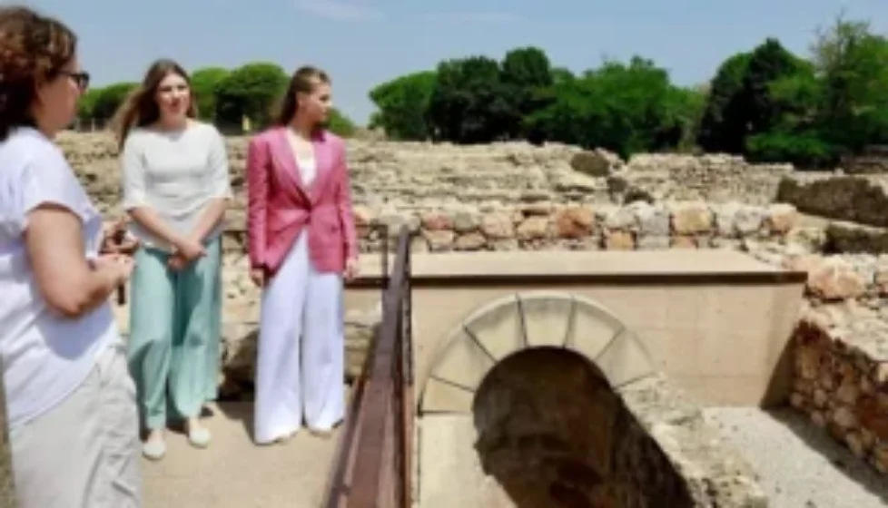 crown-princess-leonor-infanta-sofia-queen-letizia-6