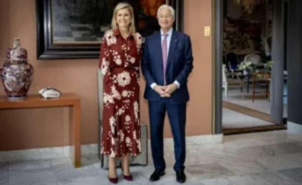 queen-maxima-johanna-ortiz-danzarina-shirt-storm-skirt-2