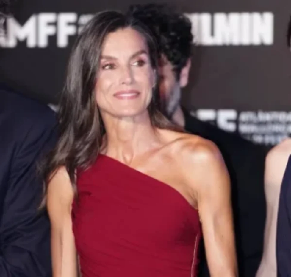 queen-letizia-carolina-herrera-dress-4