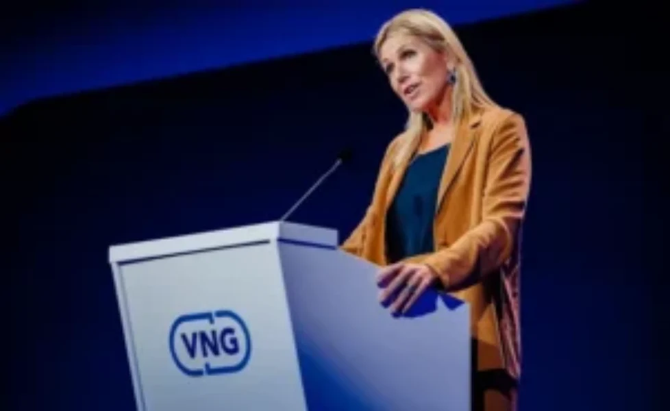 queen-maxima-natan-trousers-4