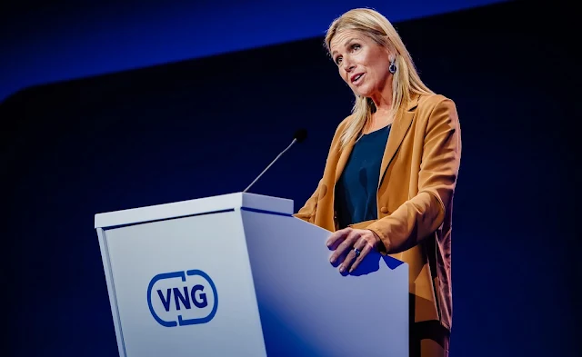 queen-maxima-natan-trousers-4