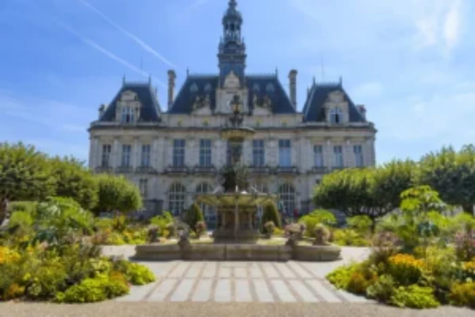 1._hotel_de_ville_ville_de_limoges_-_t._laporte_1280_1280_fit_90