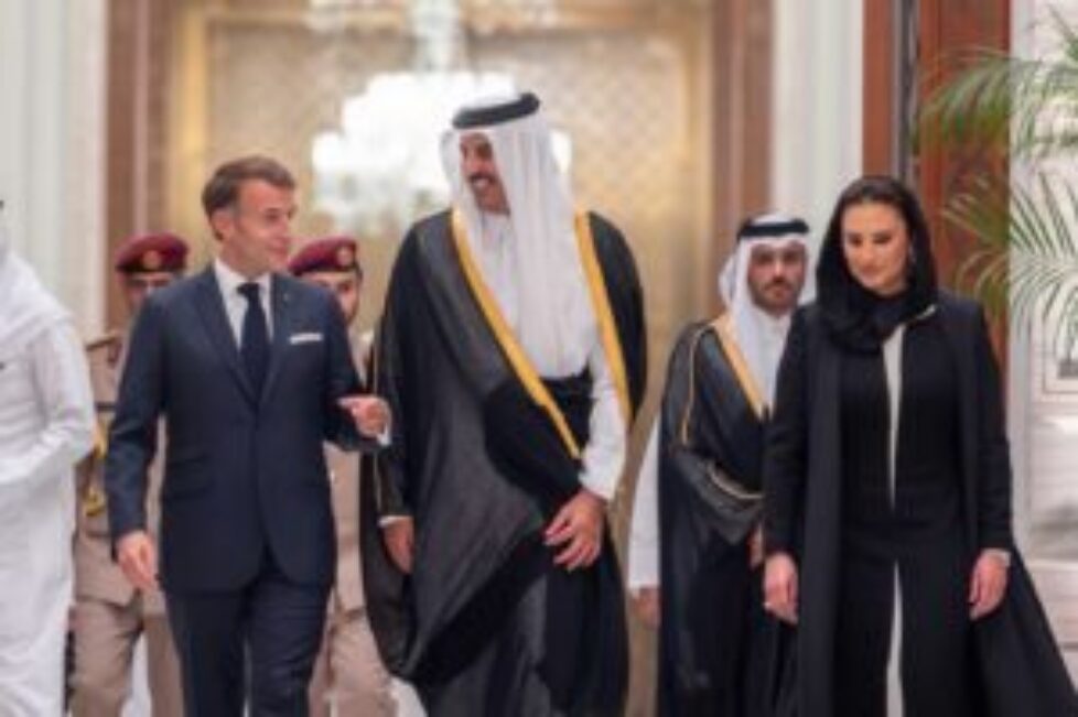 cheikha-jawahir-presente-macron-diner